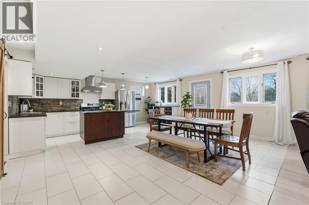 430 Winniett Street, Caledonia, ON - Indoor