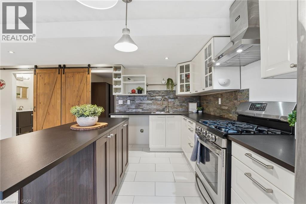 430 Winniett Street, Caledonia, ON - Indoor Photo Showing Kitchen