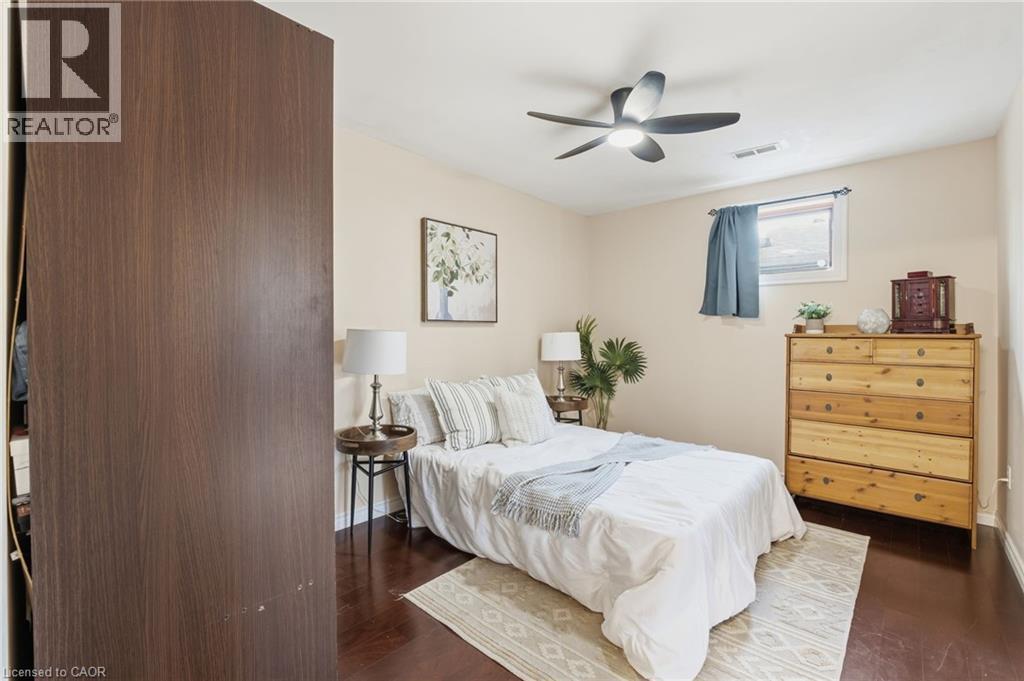 430 Winniett Street, Caledonia, ON - Indoor Photo Showing Bedroom