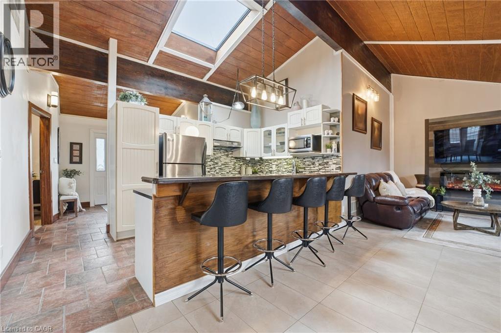 430 Winniett Street, Caledonia, ON - Indoor