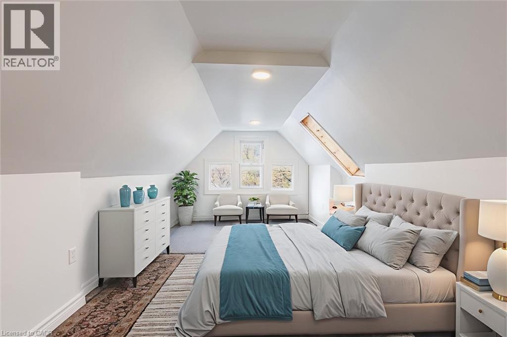 49 Myrtle Avenue, Hamilton, ON - Indoor Photo Showing Bedroom