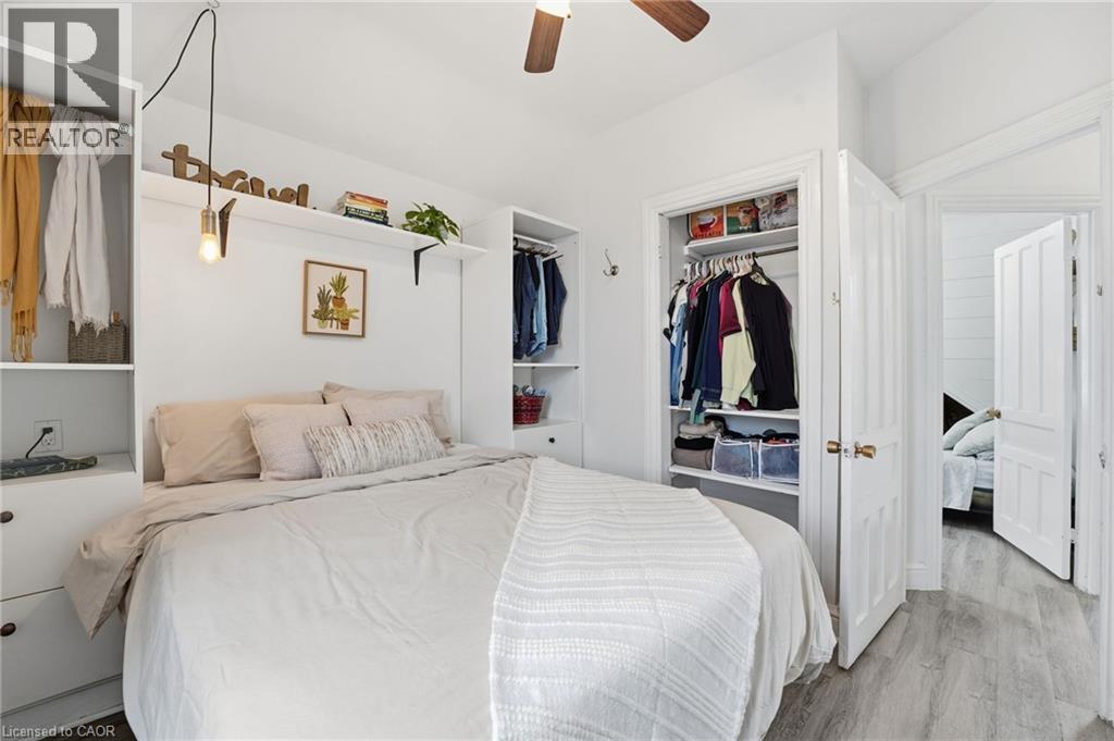 17 Minto Avenue, Hamilton, ON - Indoor Photo Showing Bedroom