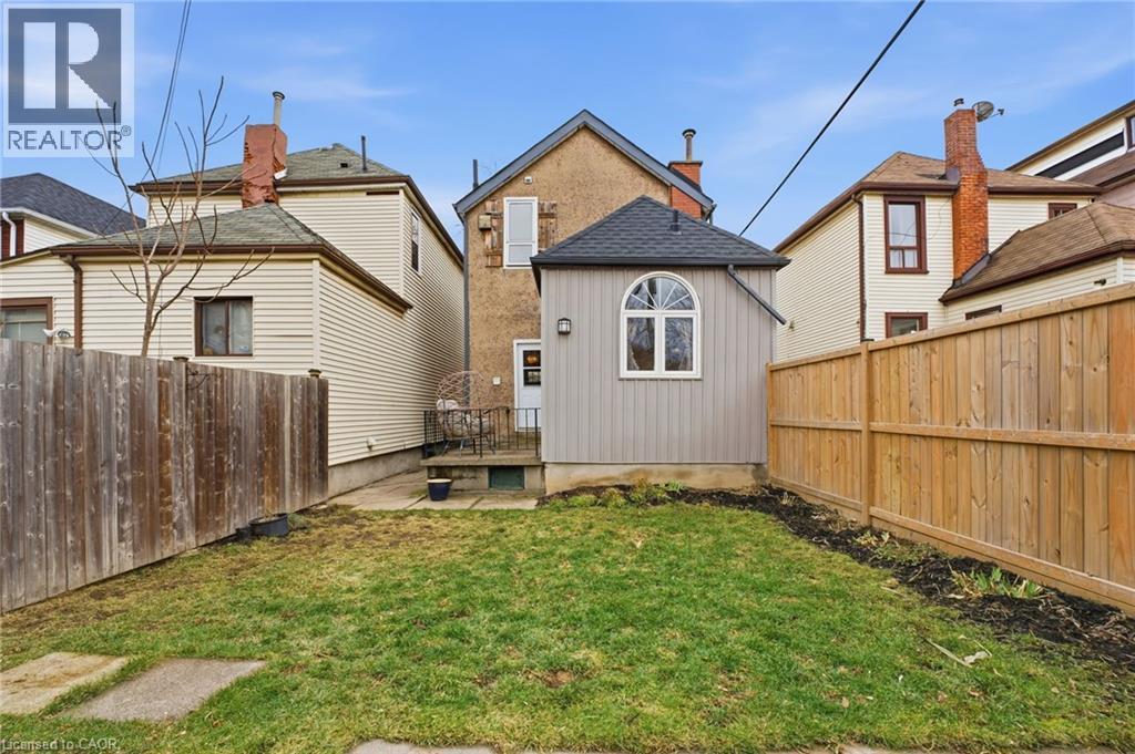 17 Minto Avenue, Hamilton, ON - Outdoor