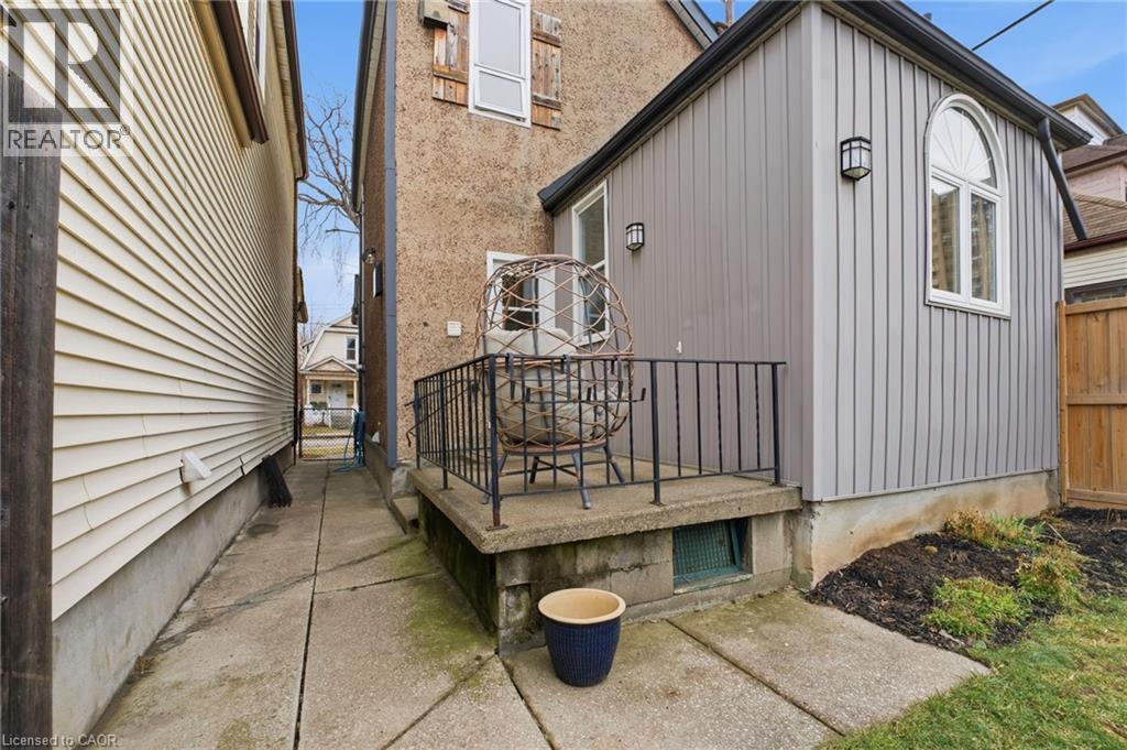 17 Minto Avenue, Hamilton, ON - Outdoor With Exterior