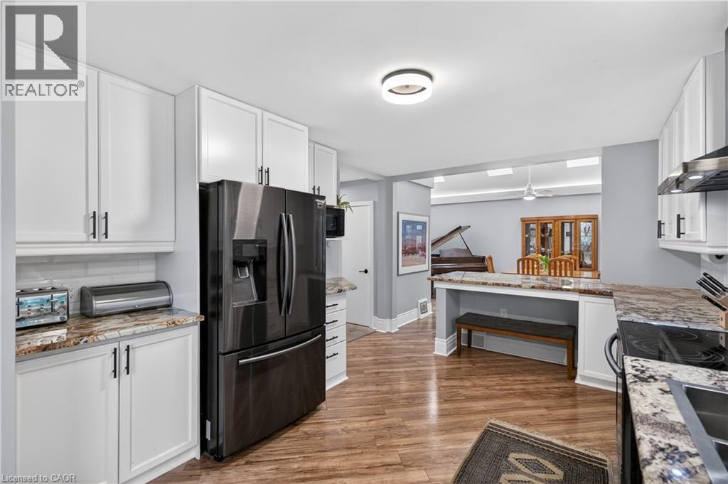 486 East 38Th Street, Hamilton, ON - Indoor Photo Showing Kitchen