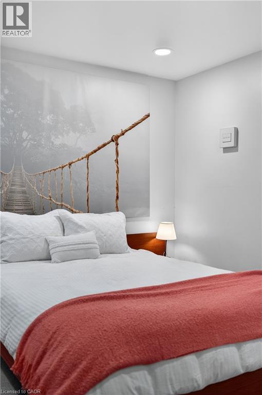 486 East 38Th Street, Hamilton, ON - Indoor Photo Showing Bedroom