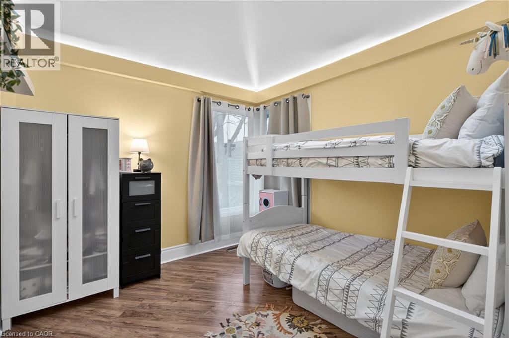 486 East 38Th Street, Hamilton, ON - Indoor Photo Showing Bedroom