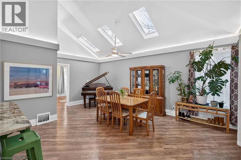 486 East 38Th Street, Hamilton, ON - Indoor Photo Showing Dining Room
