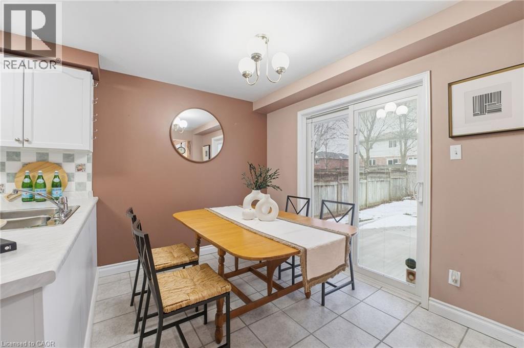 68 Fairlake Drive, Cambridge, ON - Indoor Photo Showing Dining Room