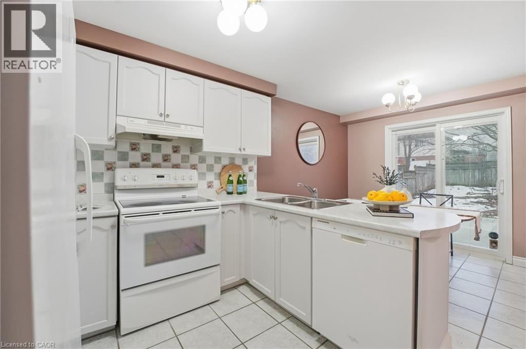 68 Fairlake Drive, Cambridge, ON - Indoor Photo Showing Kitchen With Double Sink