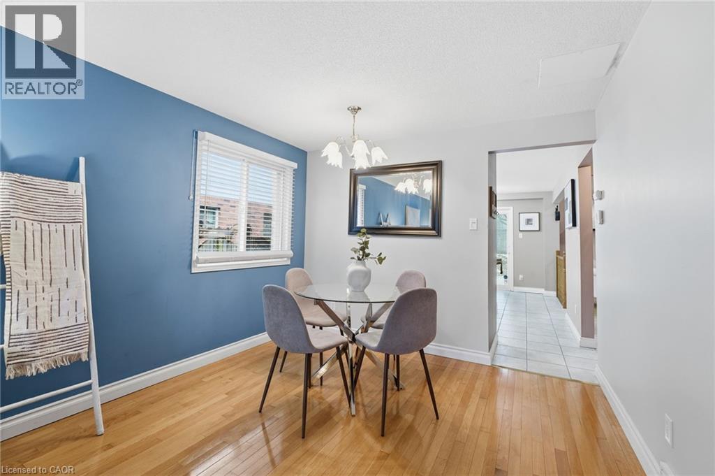 68 Fairlake Drive, Cambridge, ON - Indoor Photo Showing Dining Room