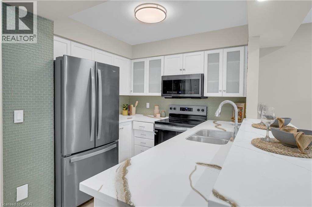 540 Mariner Drive, Waterloo, ON - Indoor Photo Showing Kitchen With Double Sink With Upgraded Kitchen