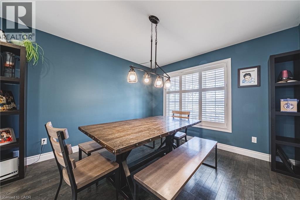 19 Liuna Court, Hamilton, ON - Indoor Photo Showing Dining Room