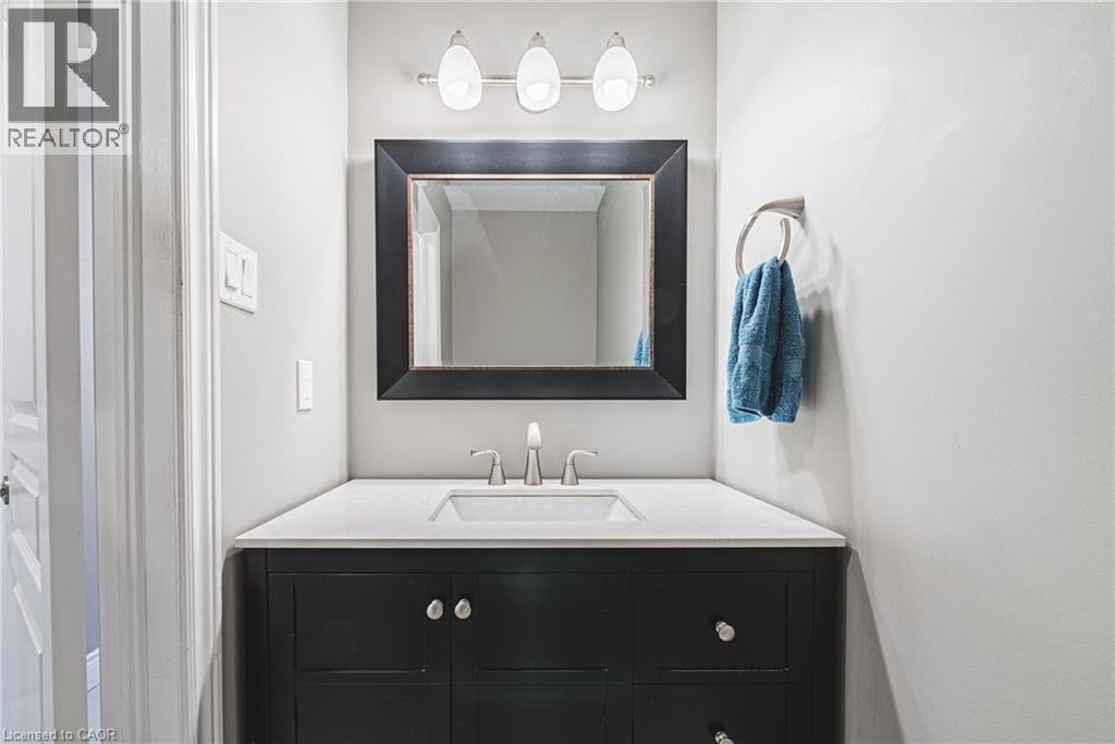 19 Liuna Court, Hamilton, ON - Indoor Photo Showing Bathroom