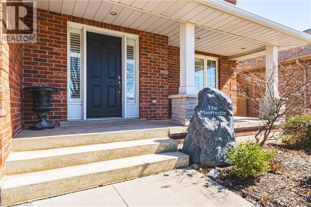 19 Liuna Court, Hamilton, ON - Outdoor
