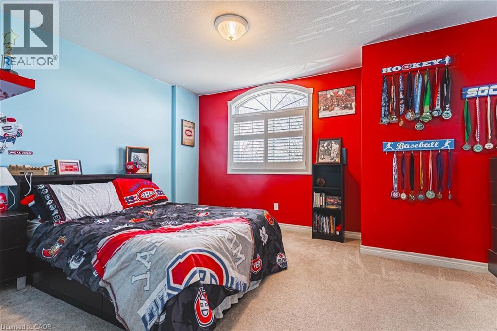 19 Liuna Court, Hamilton, ON - Indoor Photo Showing Bedroom
