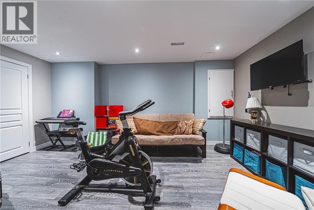 19 Liuna Court, Hamilton, ON - Indoor