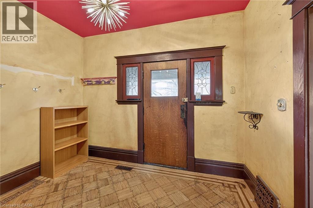 91 Spadina Avenue, Hamilton, ON - Indoor Photo Showing Other Room