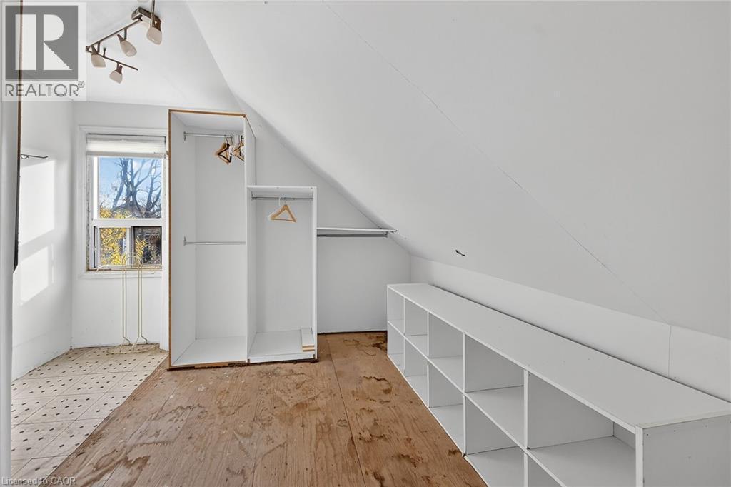 91 Spadina Avenue, Hamilton, ON - Indoor Photo Showing Other Room