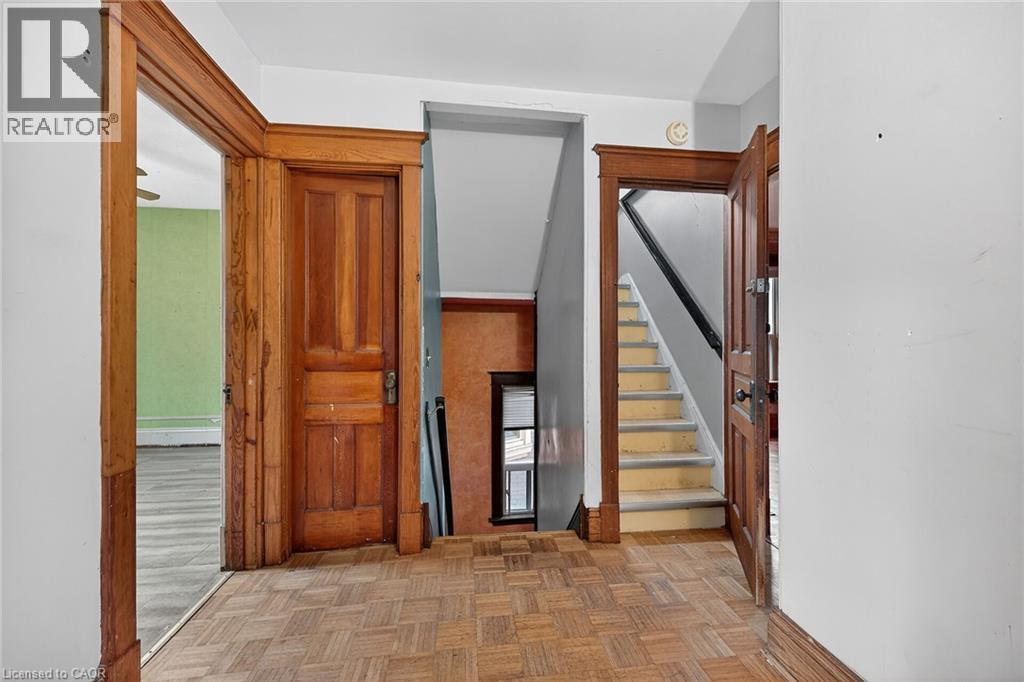 91 Spadina Avenue, Hamilton, ON - Indoor Photo Showing Other Room