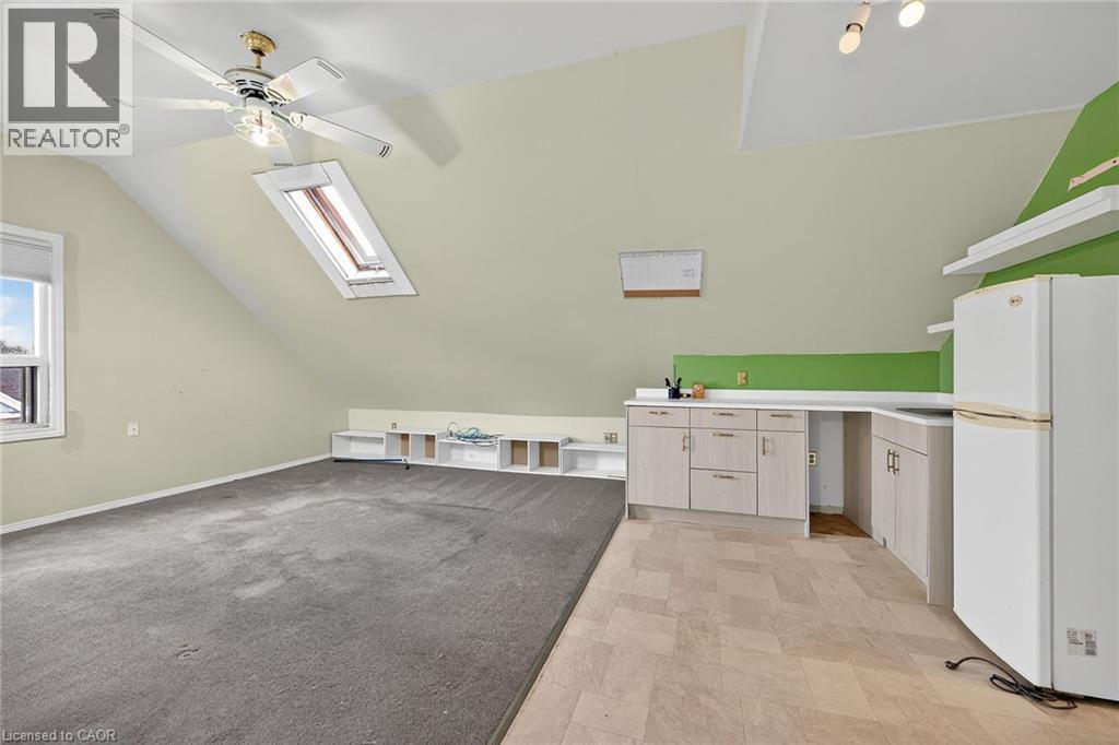 91 Spadina Avenue, Hamilton, ON - Indoor Photo Showing Other Room