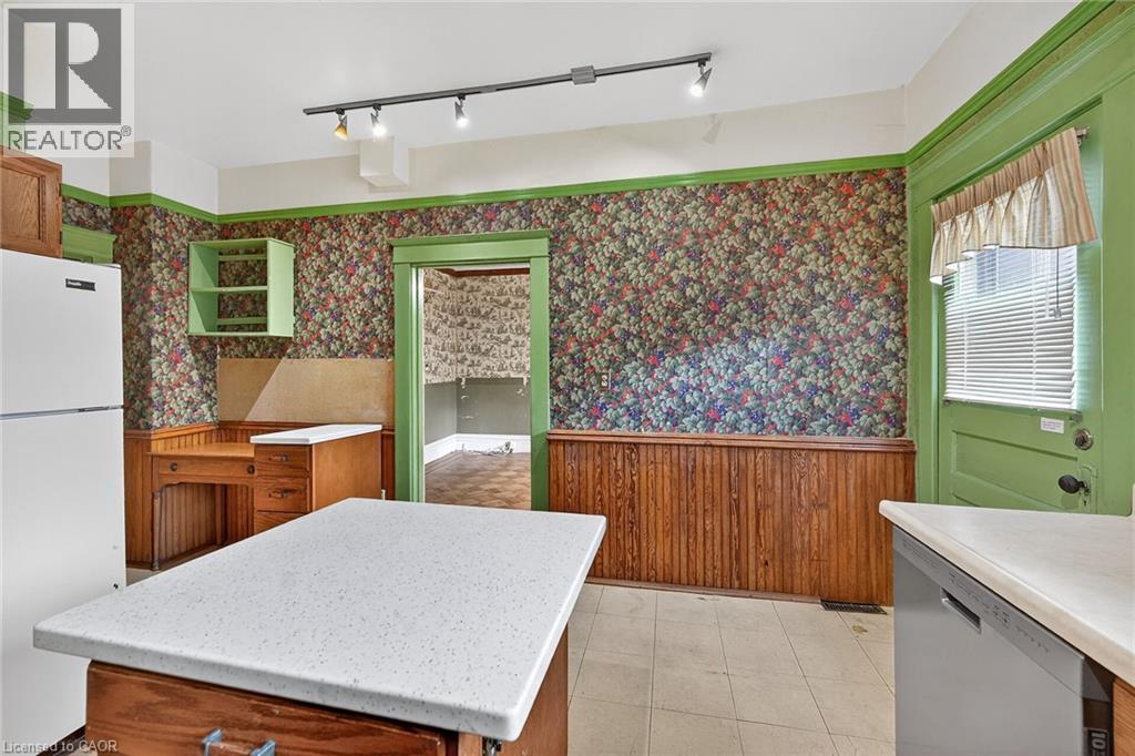 91 Spadina Avenue, Hamilton, ON - Indoor Photo Showing Other Room