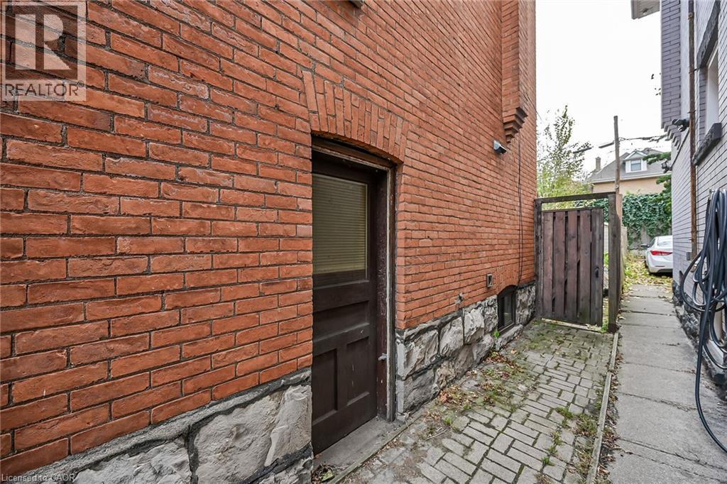 91 Spadina Avenue, Hamilton, ON - Outdoor With Exterior