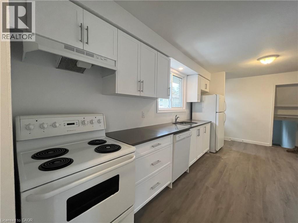 121 Markwood Drive, Kitchener, ON - Indoor Photo Showing Kitchen