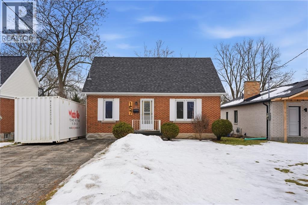 Cape cod house with a shingled roof and brick siding - 157 Bridgeport Road E, Waterloo, ON - Outdoor