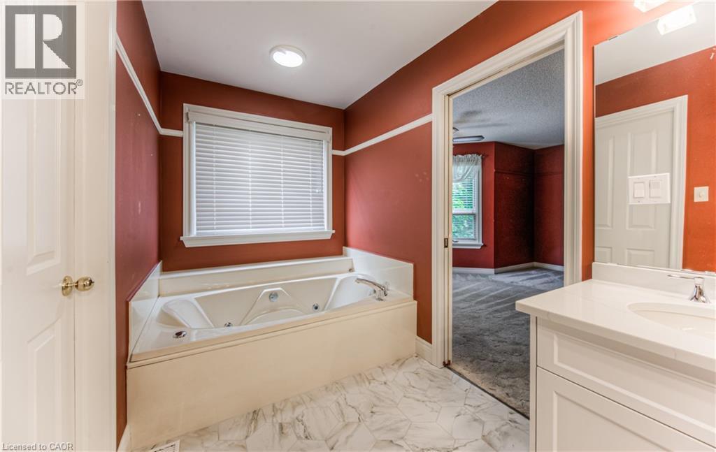 2 Morningview Place, Kitchener, ON - Indoor Photo Showing Bathroom