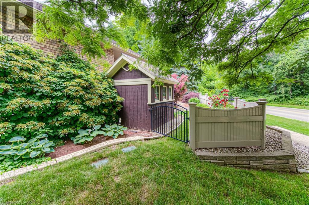 2 Morningview Place, Kitchener, ON - Outdoor