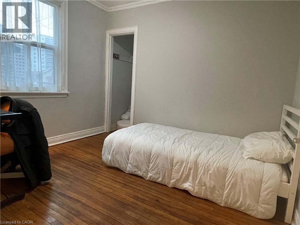 1028 Main Street W, Hamilton, ON - Indoor Photo Showing Bedroom