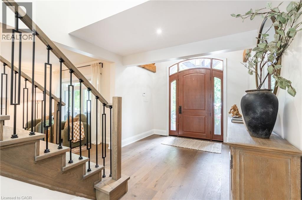 6618 Carriage Trail, Burlington, ON - Indoor Photo Showing Other Room