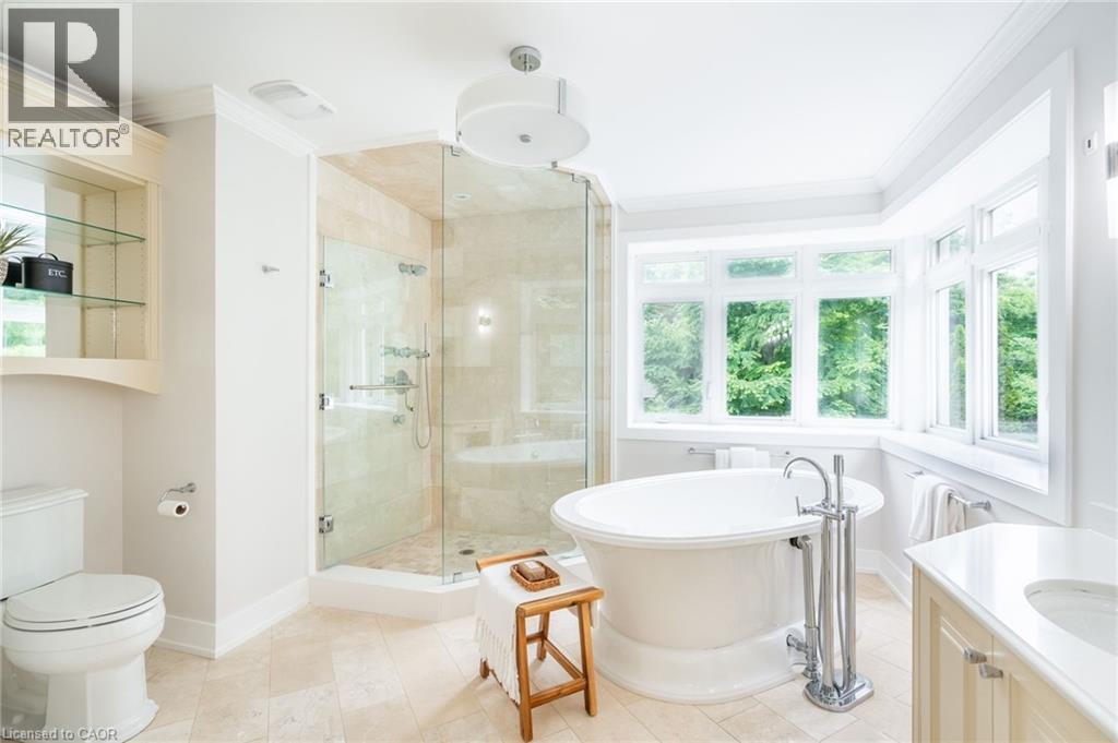 6618 Carriage Trail, Burlington, ON - Indoor Photo Showing Bathroom