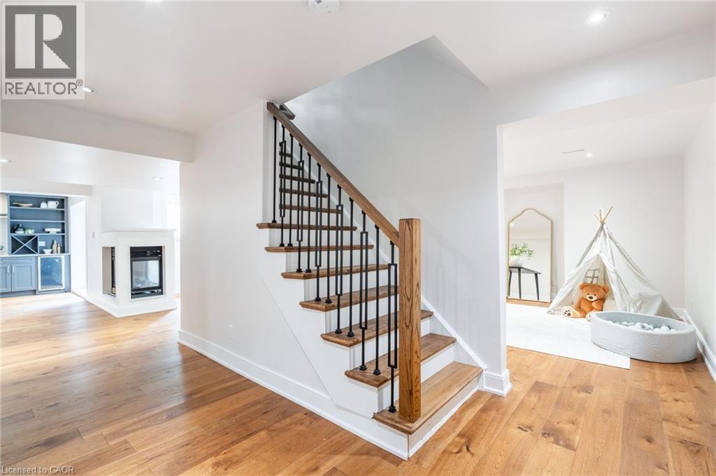 6618 Carriage Trail, Burlington, ON - Indoor Photo Showing Other Room With Fireplace