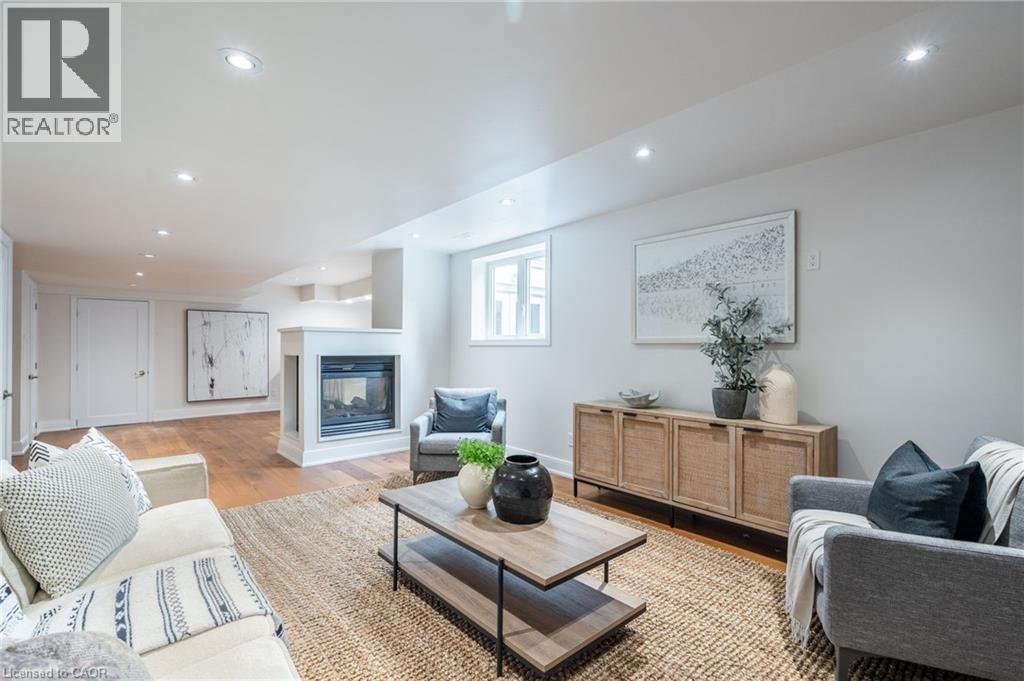 6618 Carriage Trail, Burlington, ON - Indoor Photo Showing Living Room With Fireplace