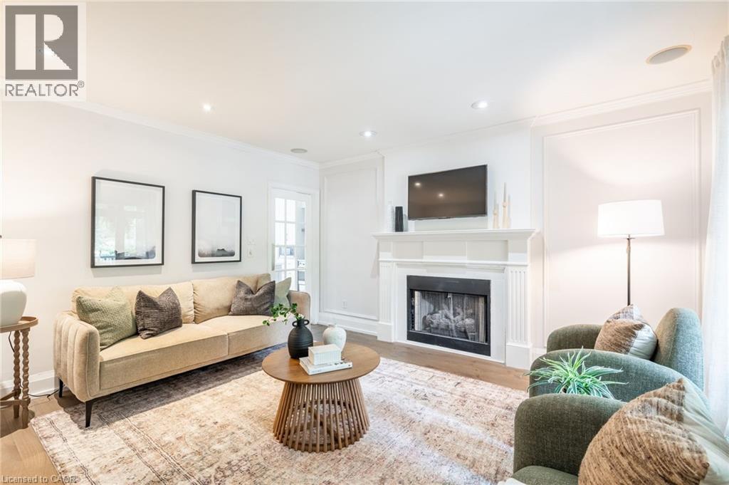 6618 Carriage Trail, Burlington, ON - Indoor Photo Showing Living Room With Fireplace