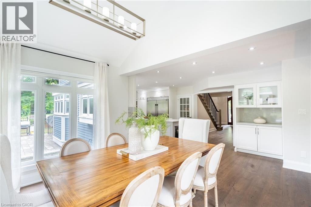 6618 Carriage Trail, Burlington, ON - Indoor Photo Showing Dining Room