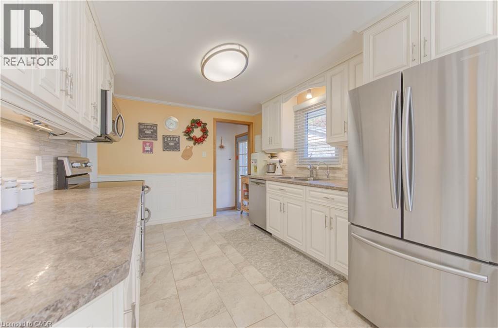 55 Gracefield Crescent, Kitchener, ON - Indoor Photo Showing Kitchen