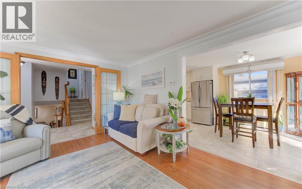 55 Gracefield Crescent, Kitchener, ON - Indoor Photo Showing Living Room