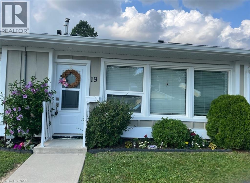 19 Mckenna Court, Hamilton, ON - Outdoor