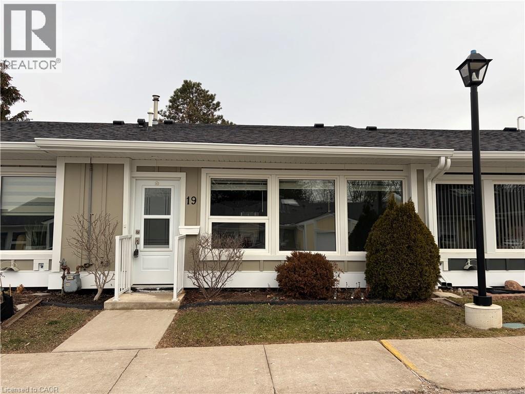 19 Mckenna Court, Hamilton, ON - Outdoor