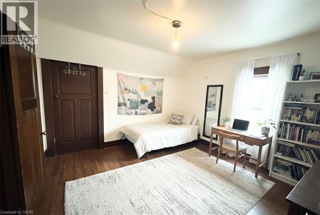 179 Regina Street N, Waterloo, ON - Indoor Photo Showing Bedroom