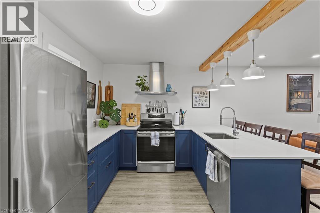 199 Barton Street W, Hamilton, ON - Indoor Photo Showing Kitchen With Upgraded Kitchen