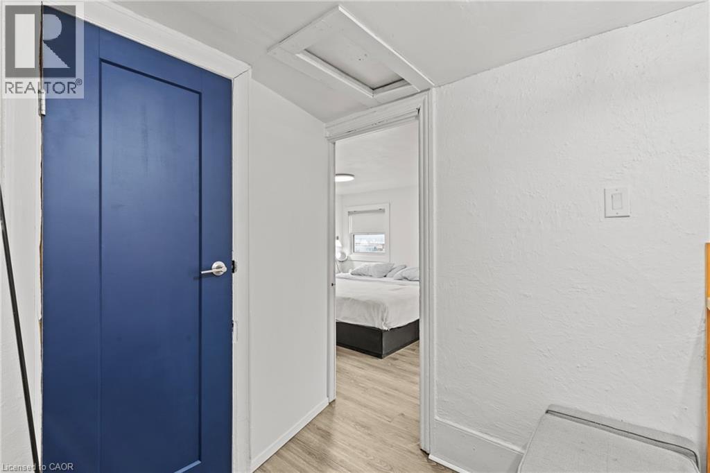 199 Barton Street W, Hamilton, ON - Indoor Photo Showing Other Room