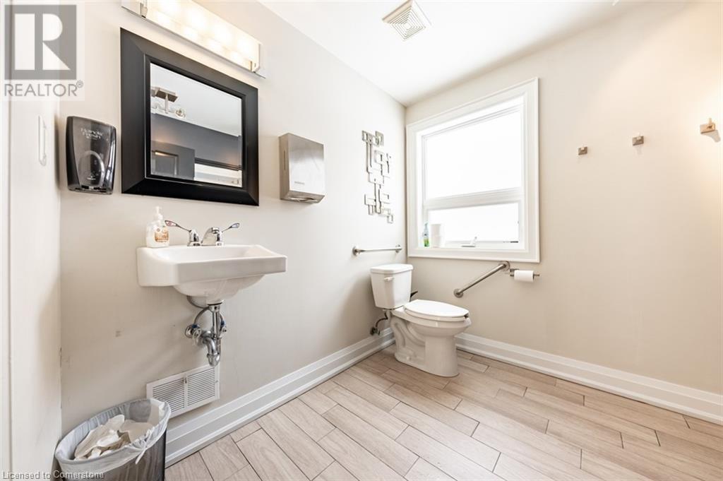 60 King Street, Hamilton, ON