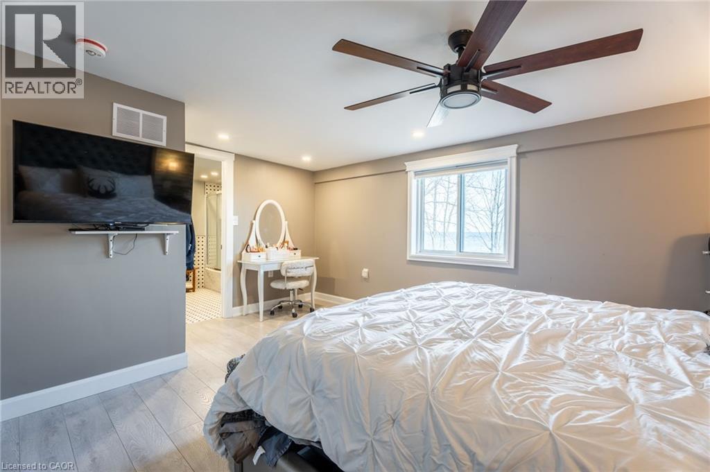 735 Beach Boulevard, Hamilton, ON - Indoor Photo Showing Bedroom