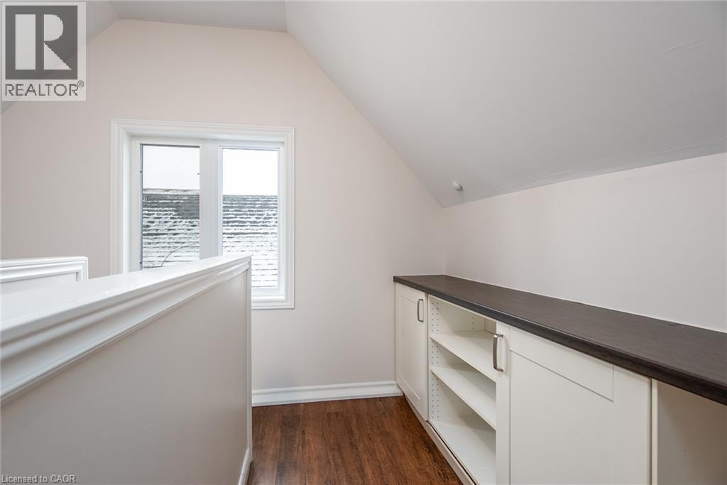 94 Scott Street, Kitchener, ON - Indoor Photo Showing Other Room