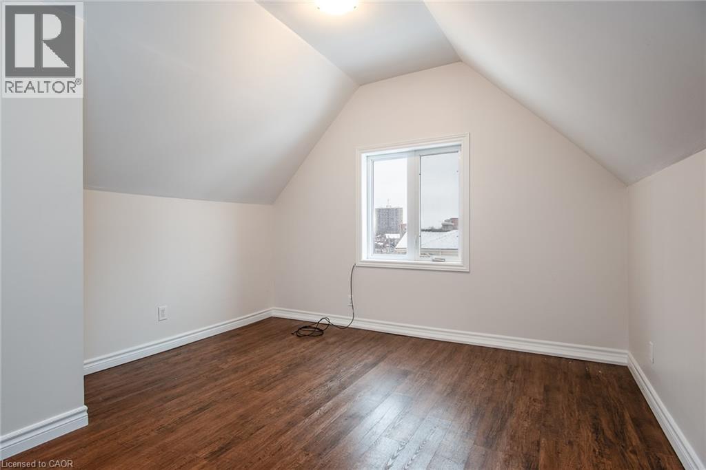 94 Scott Street, Kitchener, ON - Indoor Photo Showing Other Room