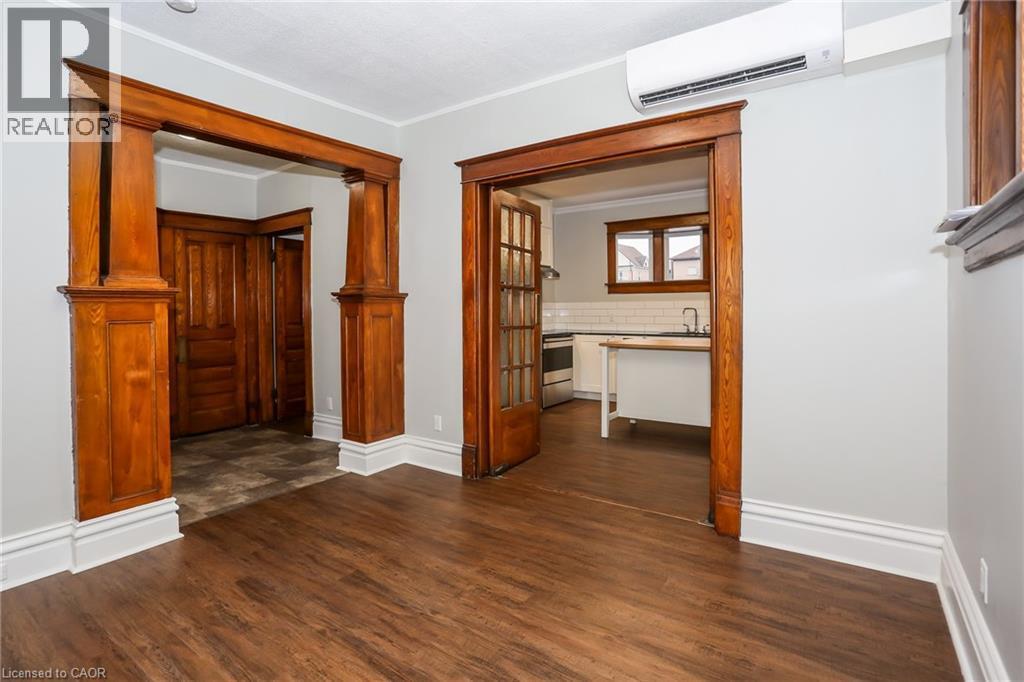 94 Scott Street, Kitchener, ON - Indoor Photo Showing Other Room